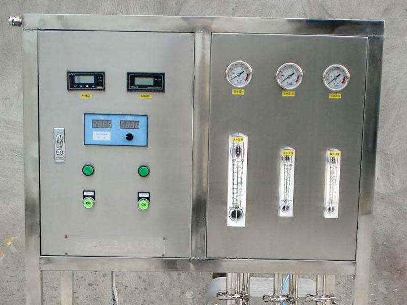 edi模塊原水首先進入水箱,經過原水泵